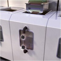 Detecting fluid levels in a parts washer